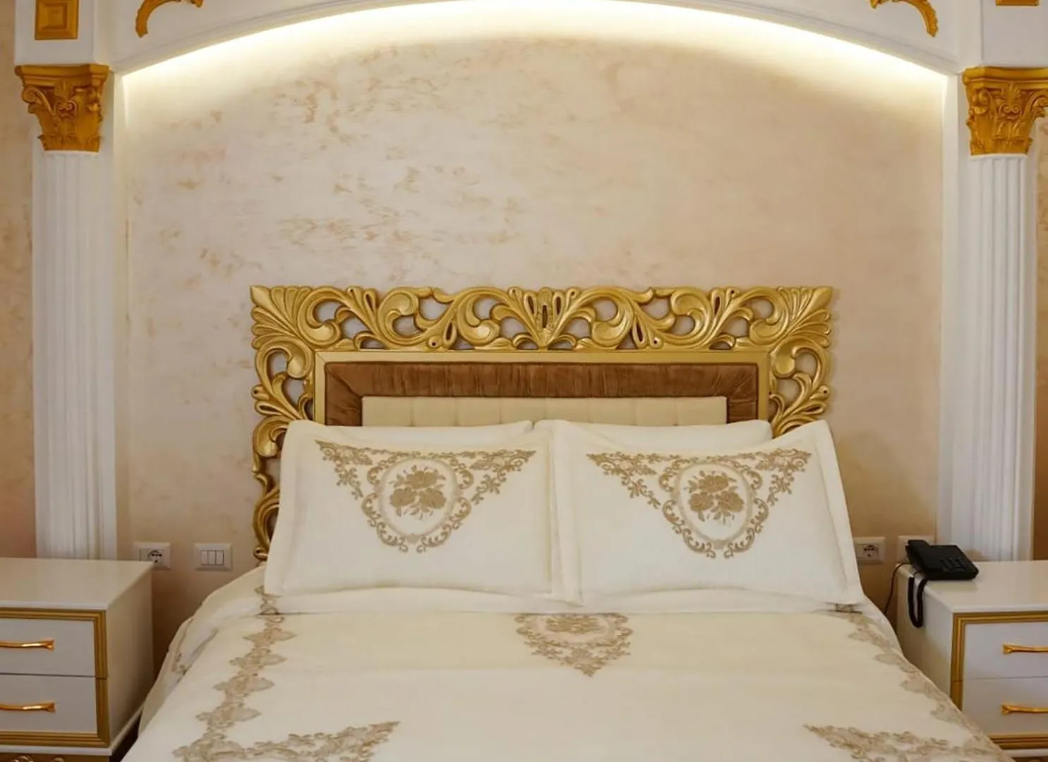Hotel Eiffel Yrshek
