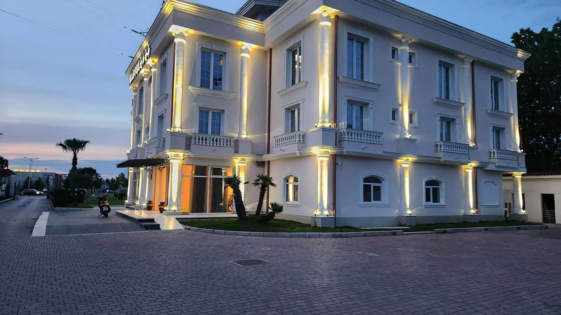 Hotel Eiffel Yrshek