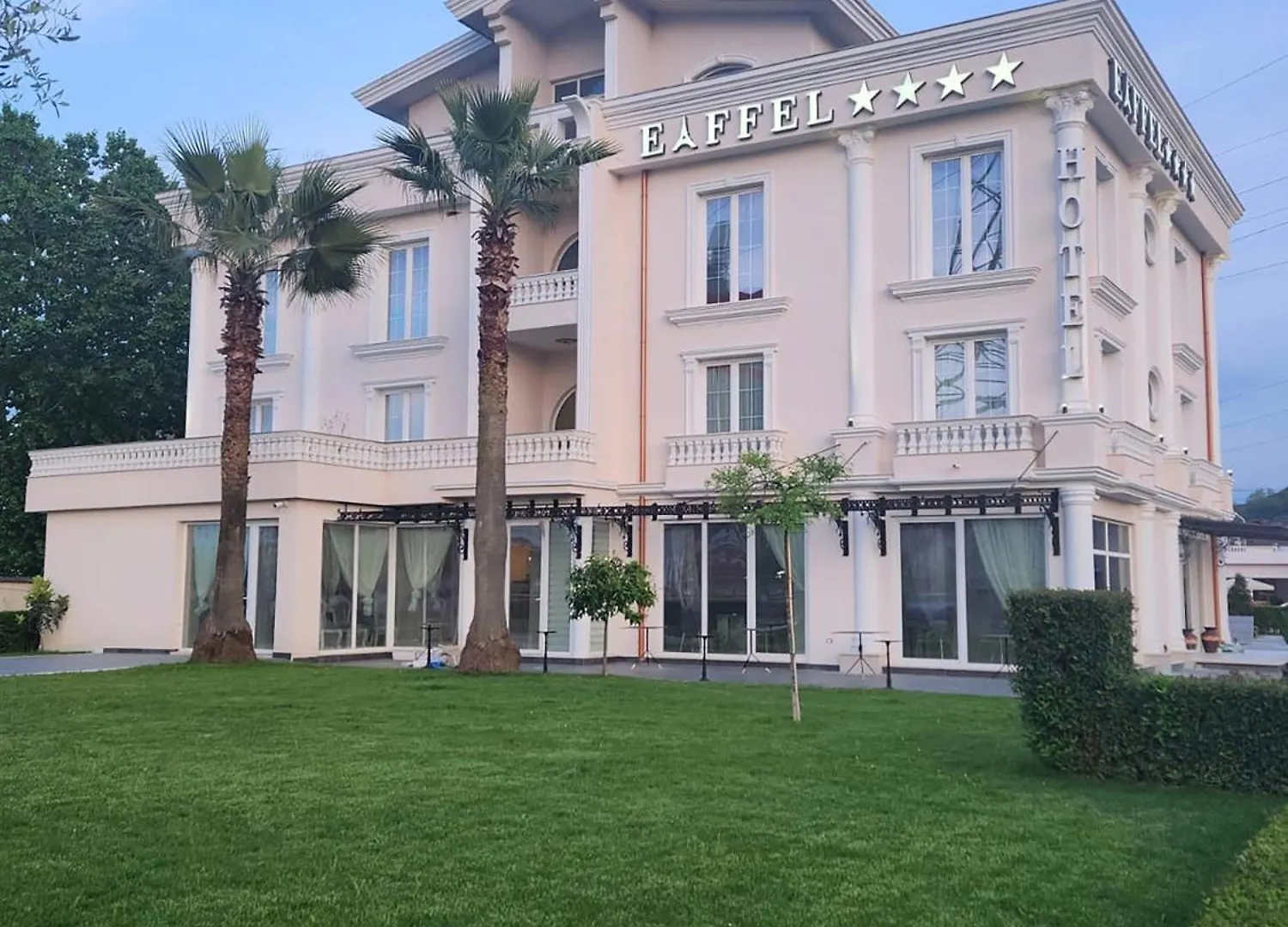 Hotel Eiffel Yrshek 4*,  Albania