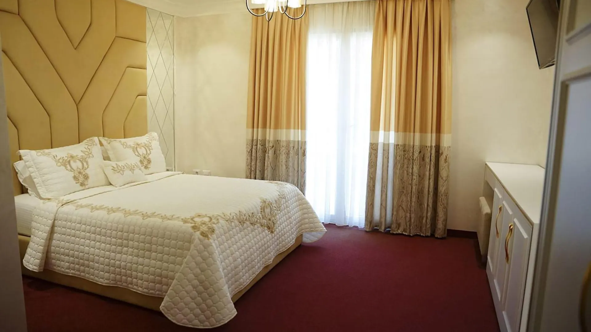 ****  Hotel Eiffel Yrshek Albania