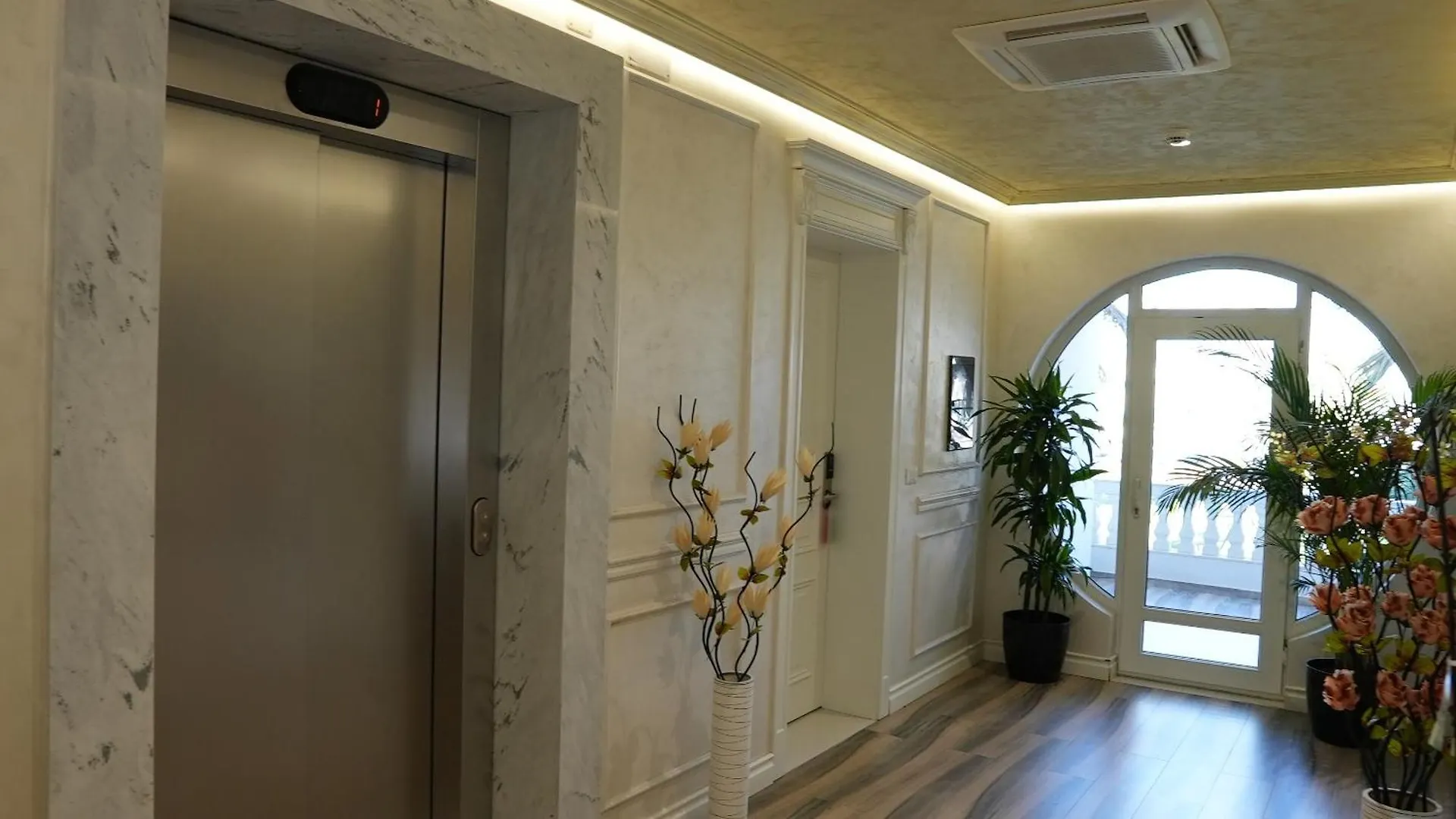 Hotel Eiffel Yrshek