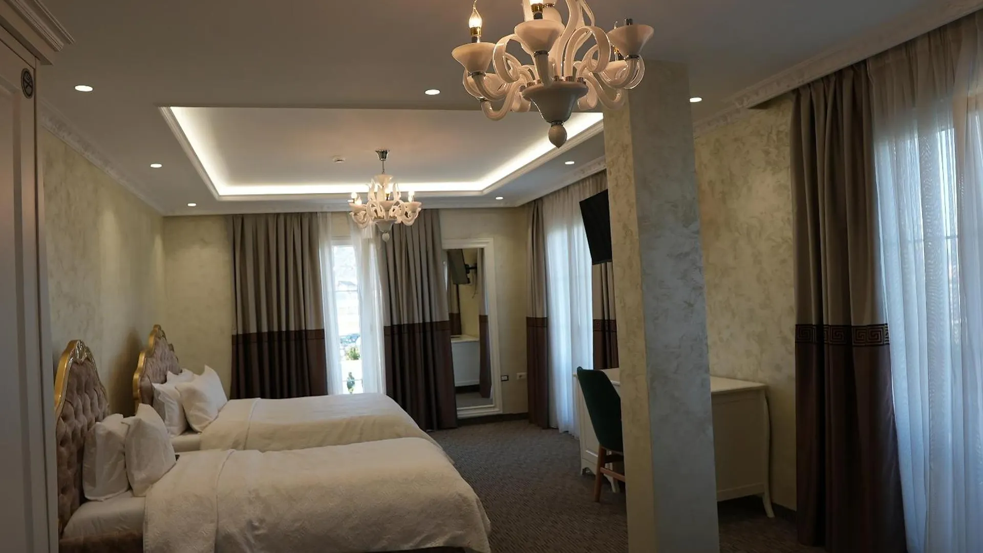 Hotel Eiffel Yrshek Albania