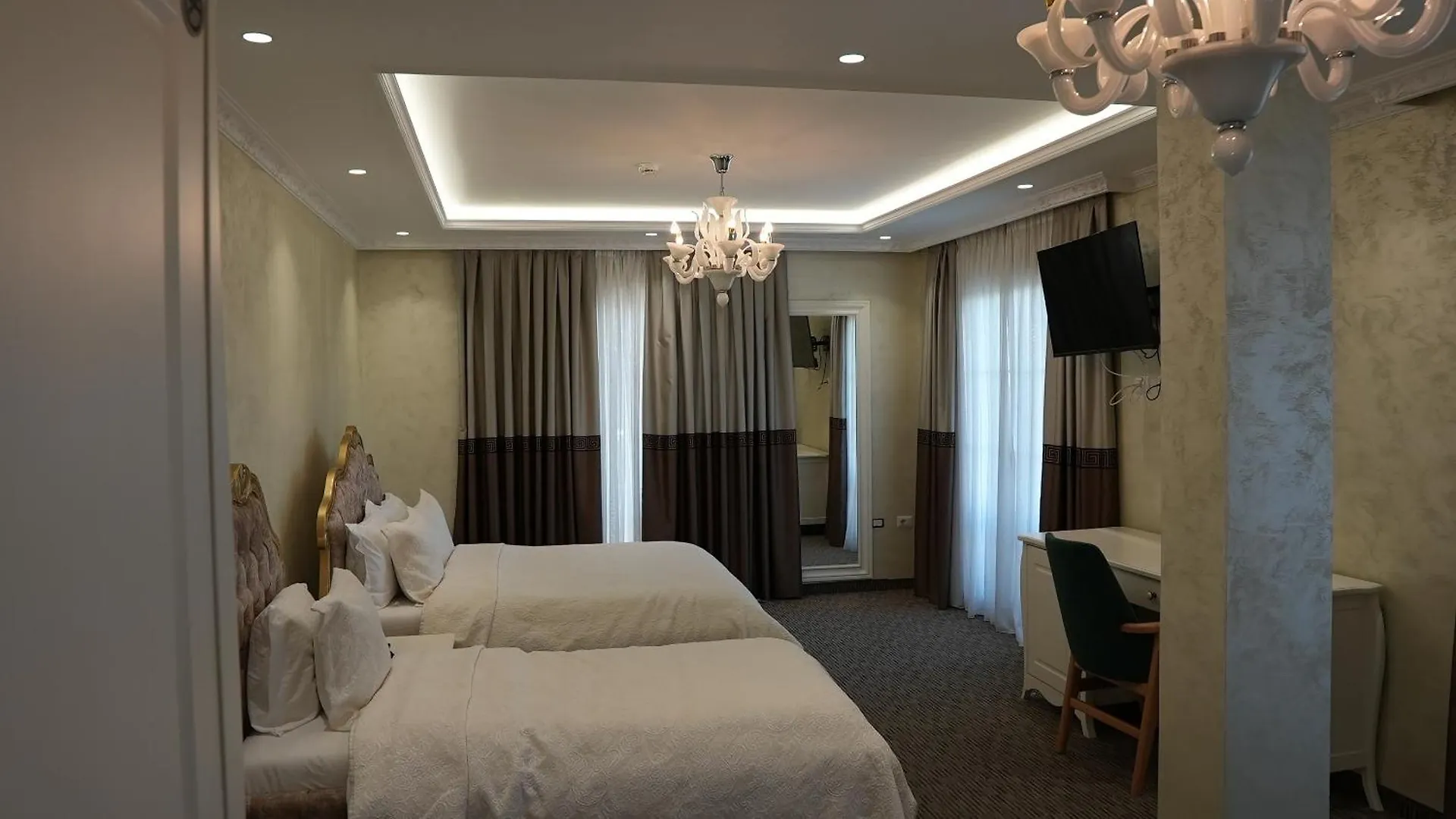 Hotel Eiffel Yrshek