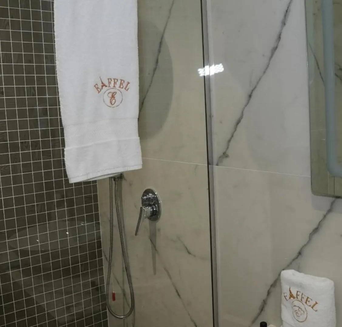 Hotel Eiffel Yrshek Albania