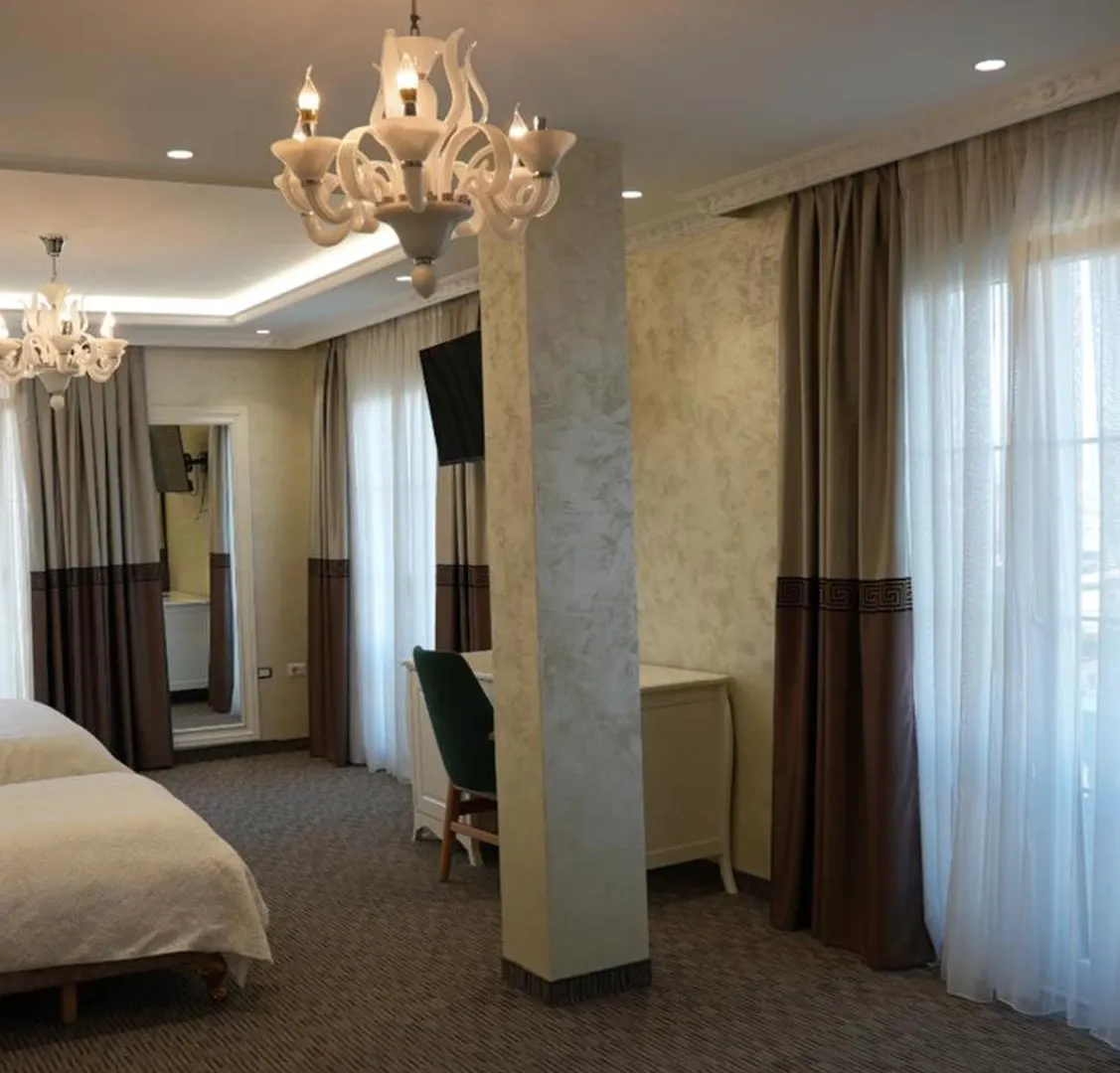 Hotel Eiffel Yrshek