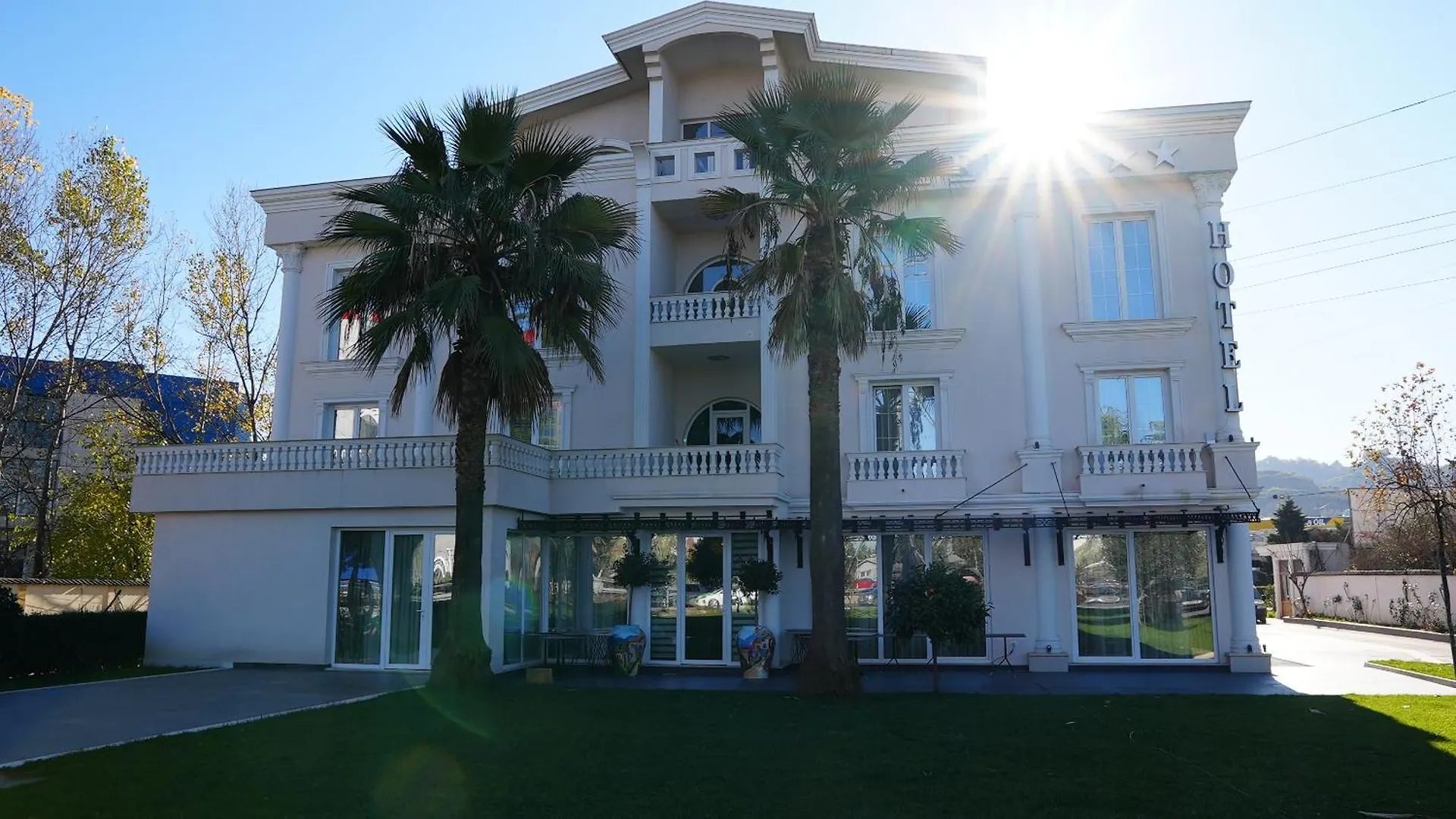 ****  Hotel Eiffel Yrshek Albania