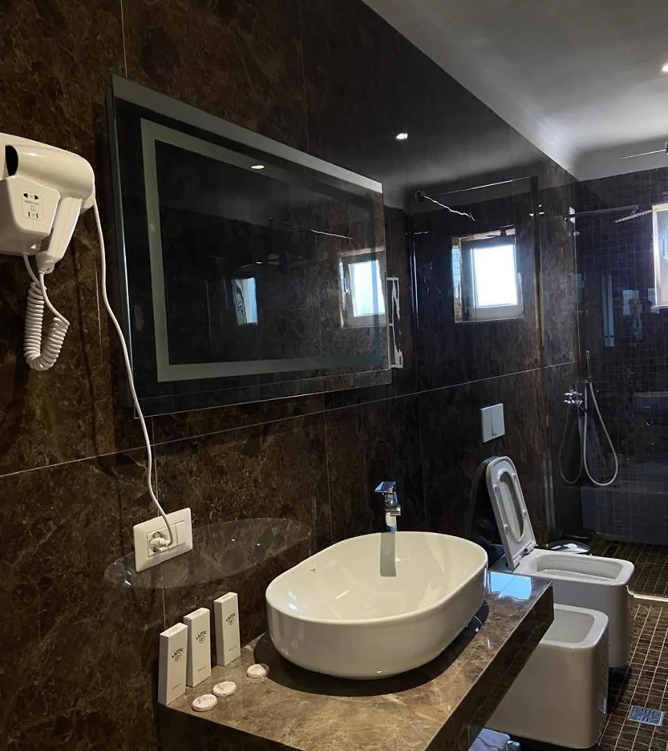 Hotel Eiffel Yrshek