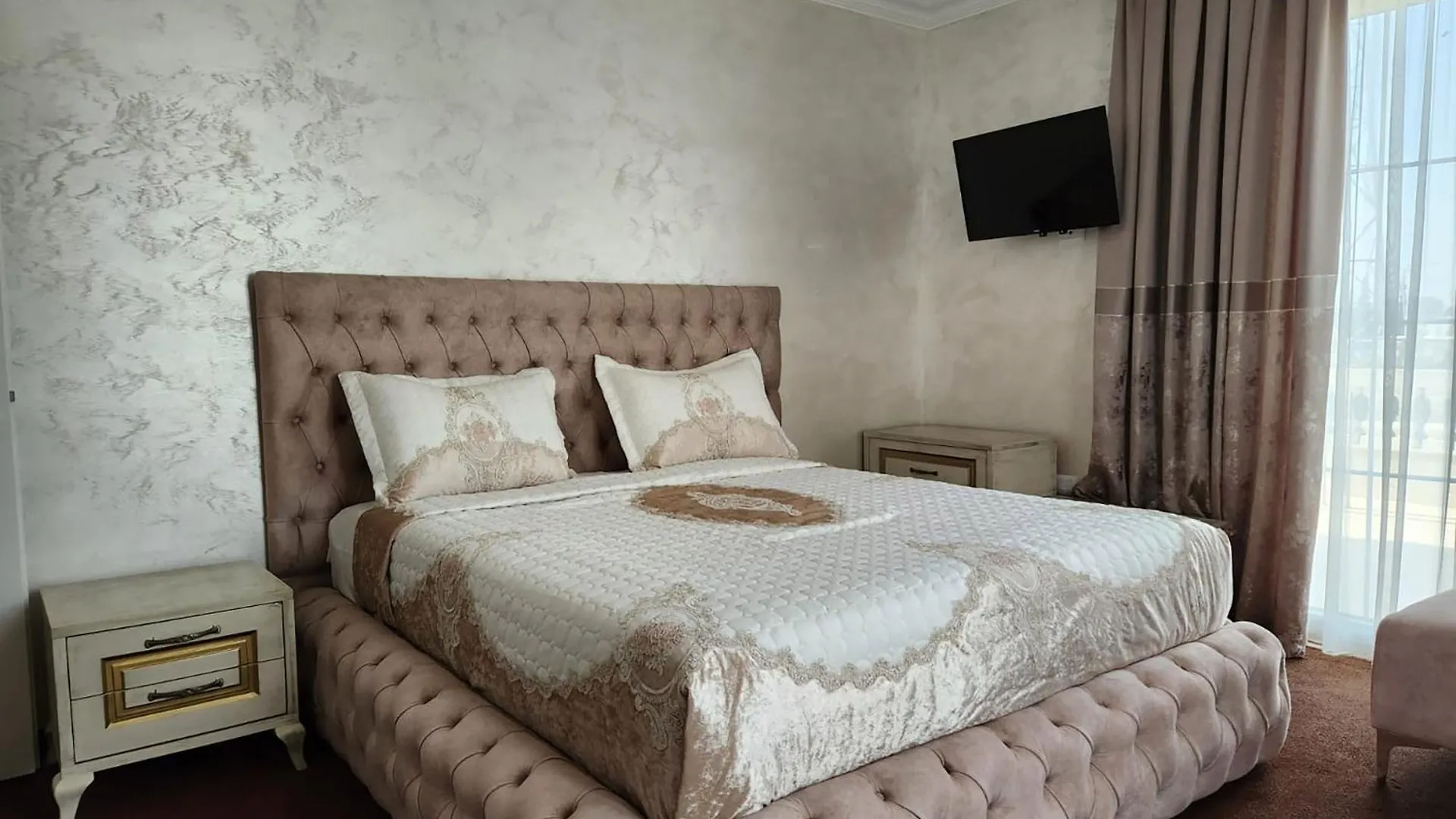 Hotel Eiffel Tirana 4*,  Albanie