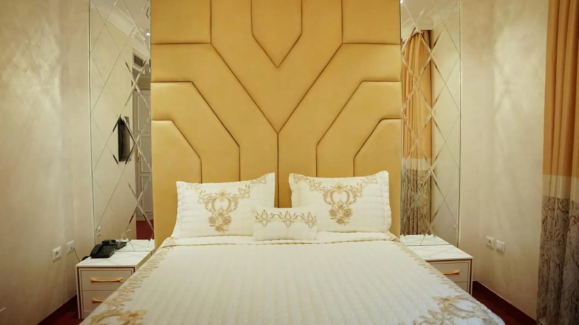 Hotel Eiffel Tirana